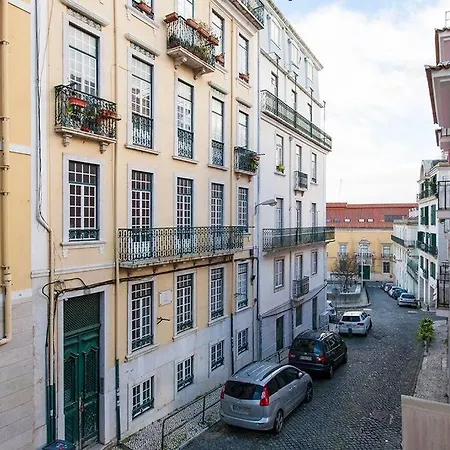 Apartmán Guestready - Modern Flat W/ Juliet Balcony